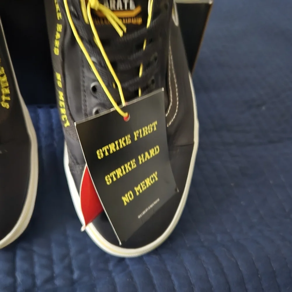 Vans Old Skool Cobra Kai Strike First Men Yellow Black White Rare 122025 - Picture 5 of 10